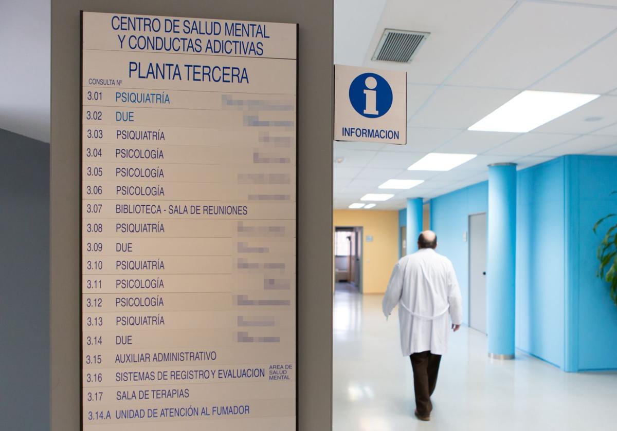 Cartel en las consultas de salud mental en centro de salud del Espartero