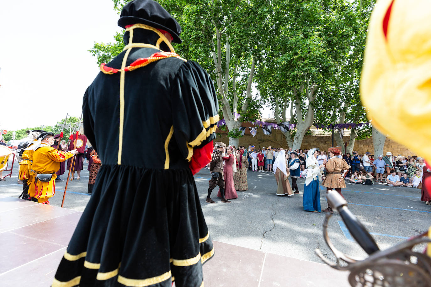 Desfile de Carlos V por las calles de Logroño