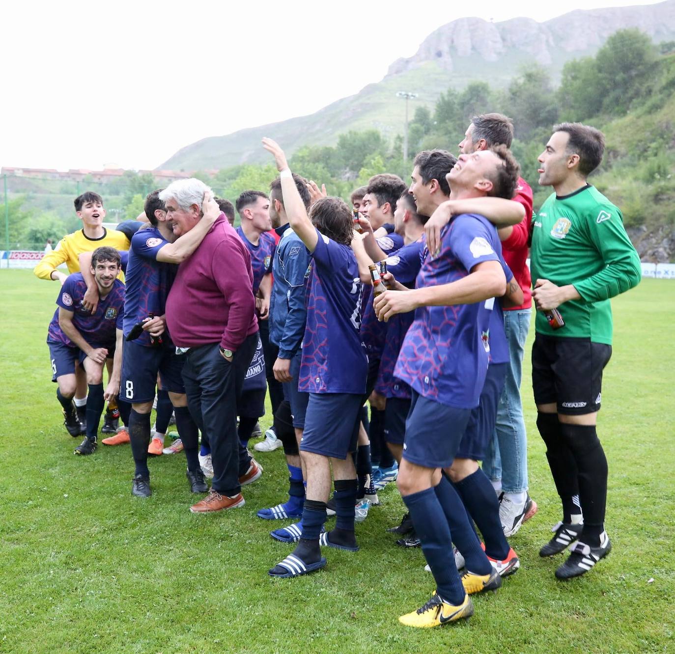 La celebración del Anguiano tras su pase a la fase nacional