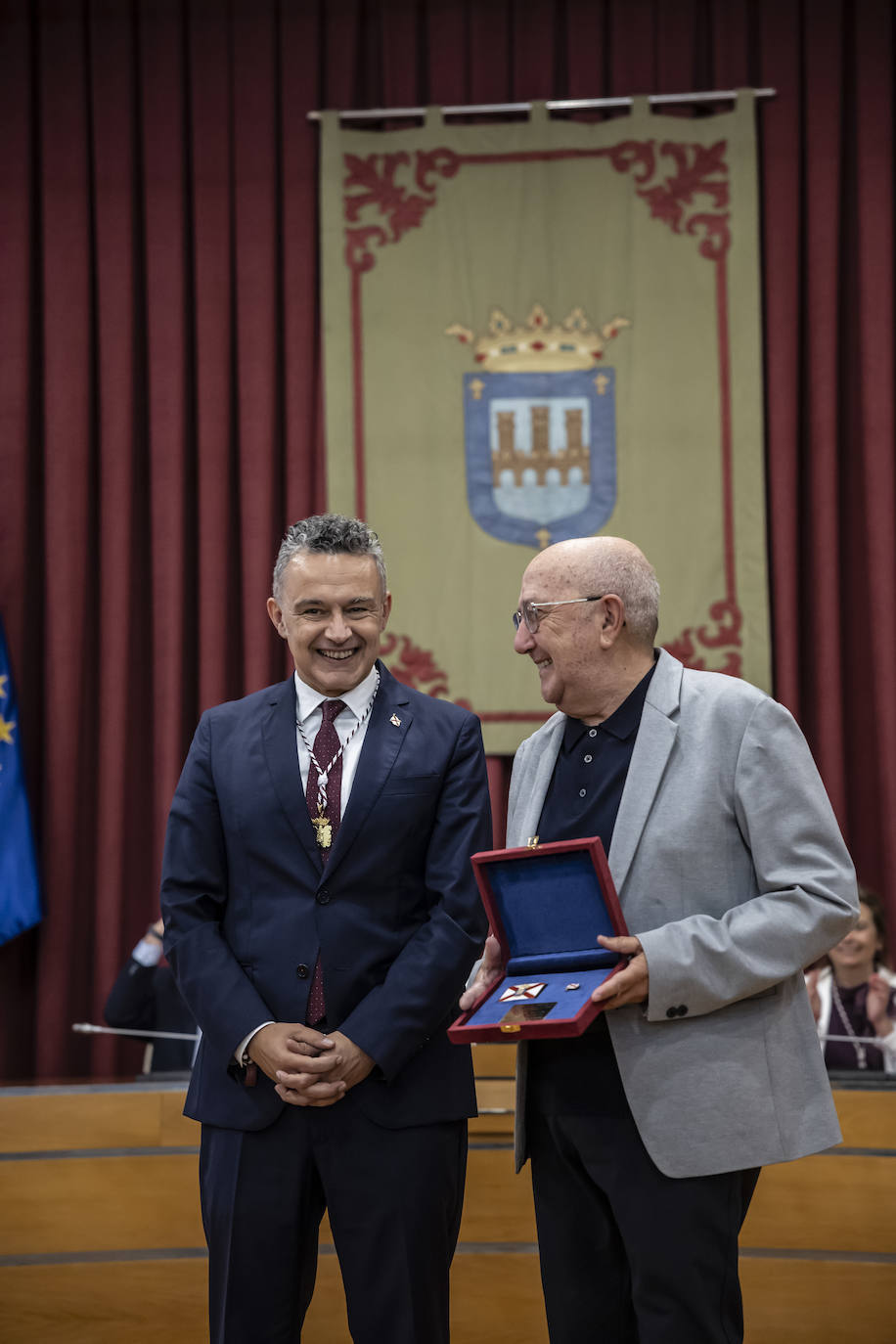 Calzada, Ibarrula y Sáenz, insignias de San Bernabé