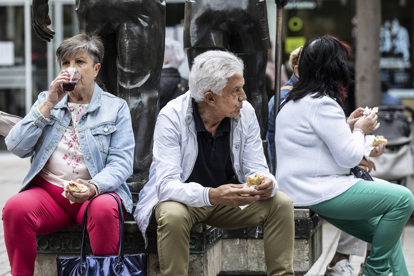 Degustación de bocatita de melva con pimientosen la Casa de Andalucía organizada por la Federación de Casas Regionales.