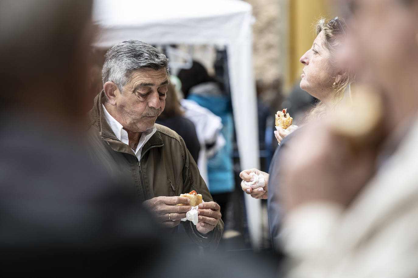 Degustación de bocatita de melva con pimientosen la Casa de Andalucía organizada por la Federación de Casas Regionales.