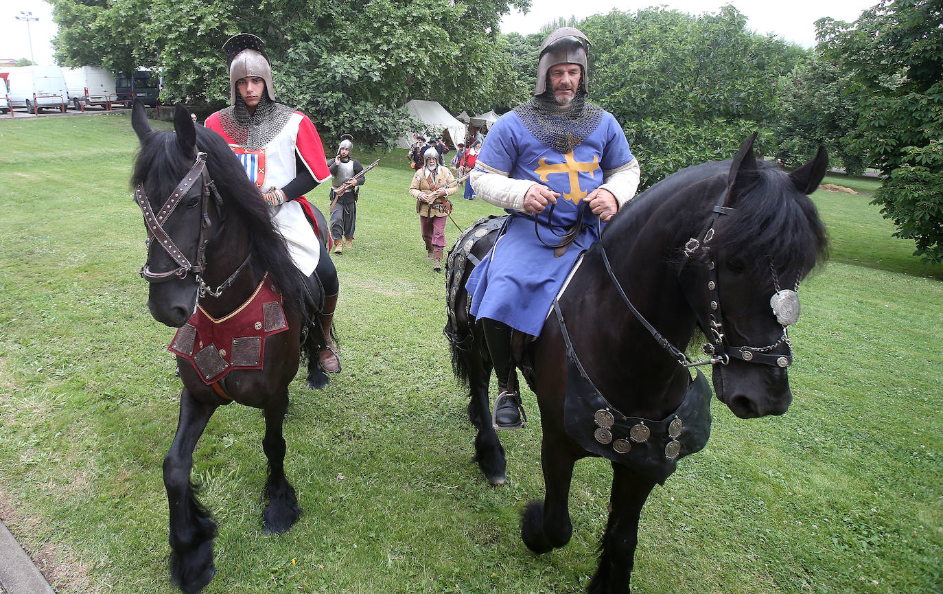 Recreación del campameto de la milicia logroñesa y desfiles por Logroño