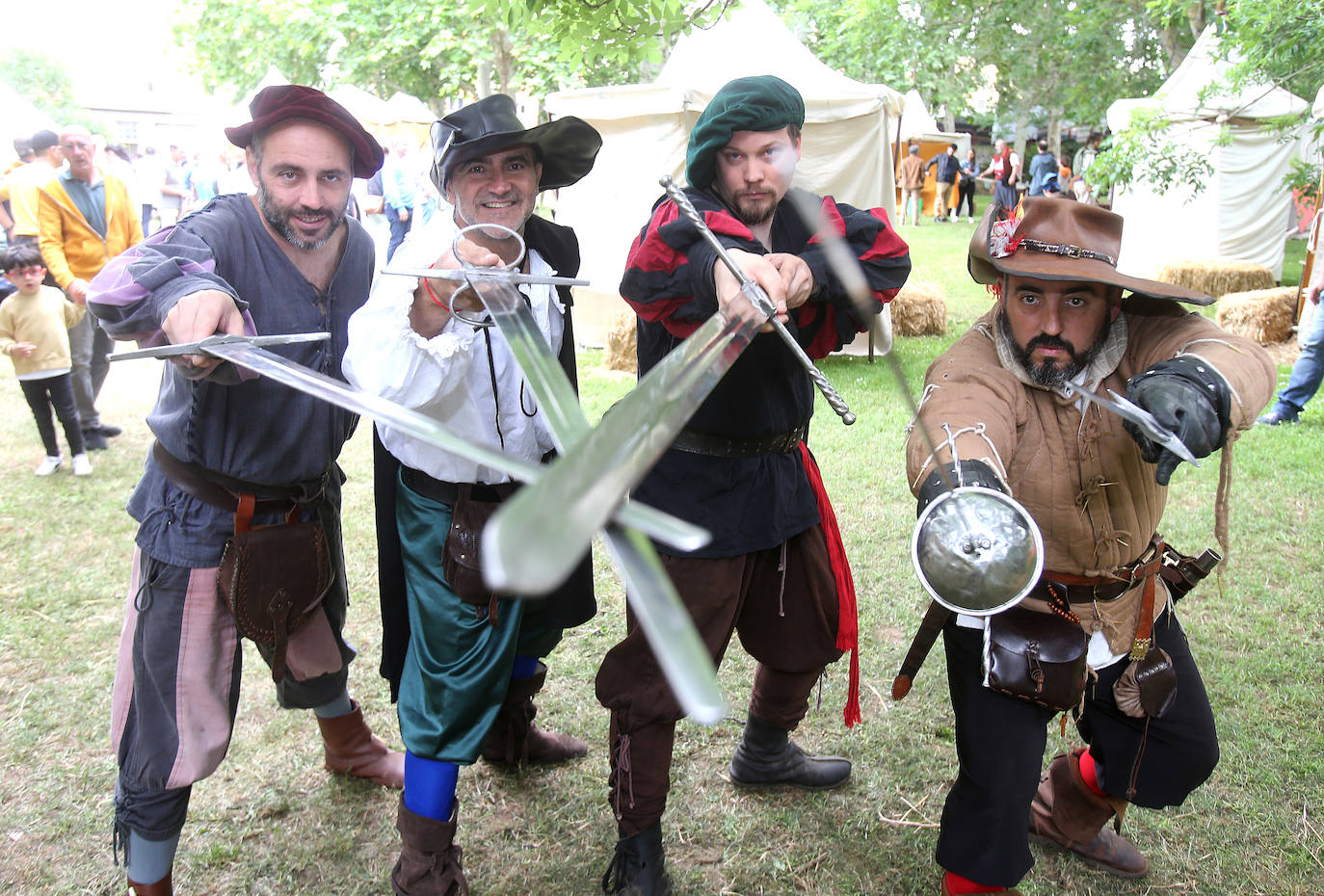 Recreación del campameto de la milicia logroñesa y desfiles por Logroño