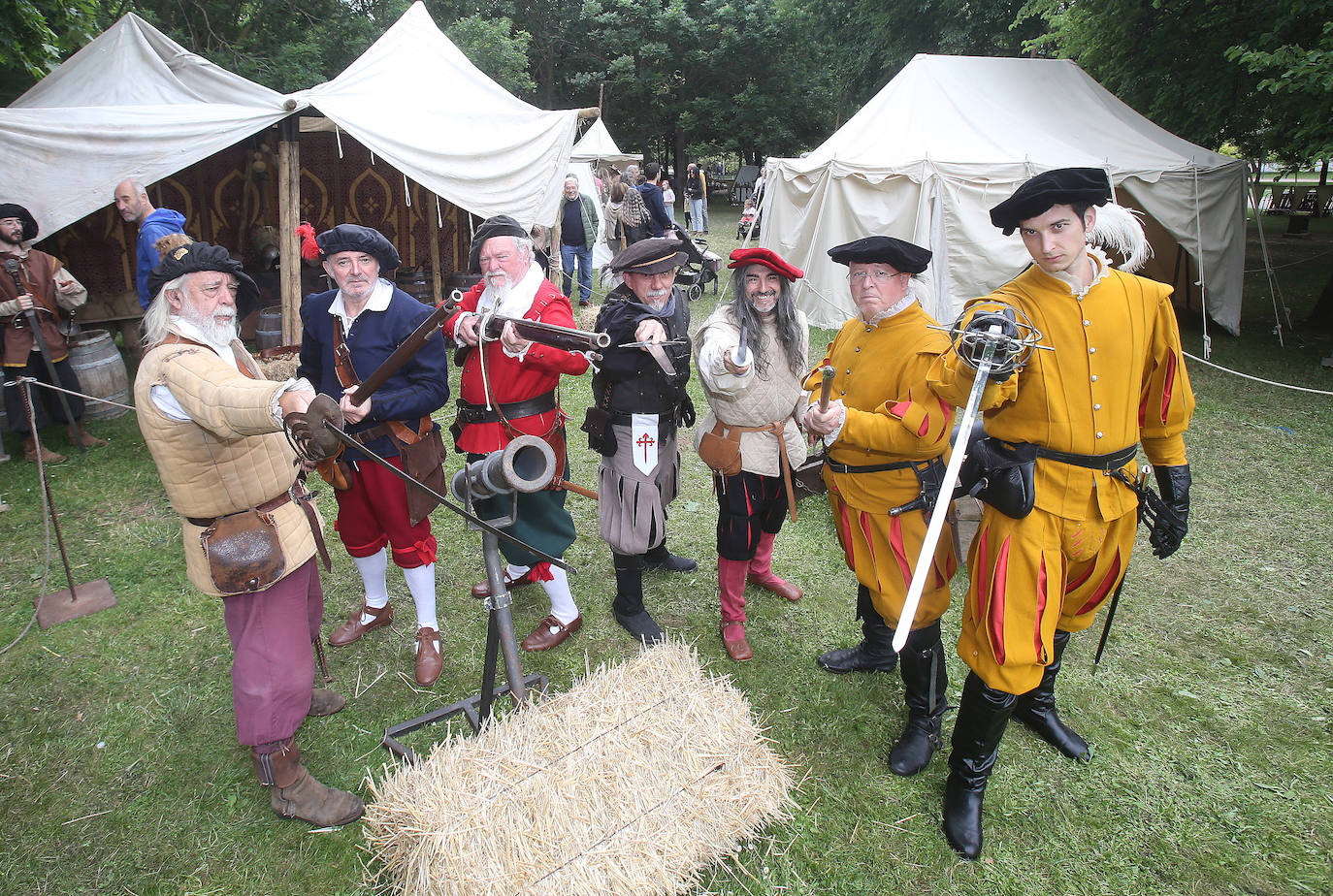 Recreación del campameto de la milicia logroñesa y desfiles por Logroño