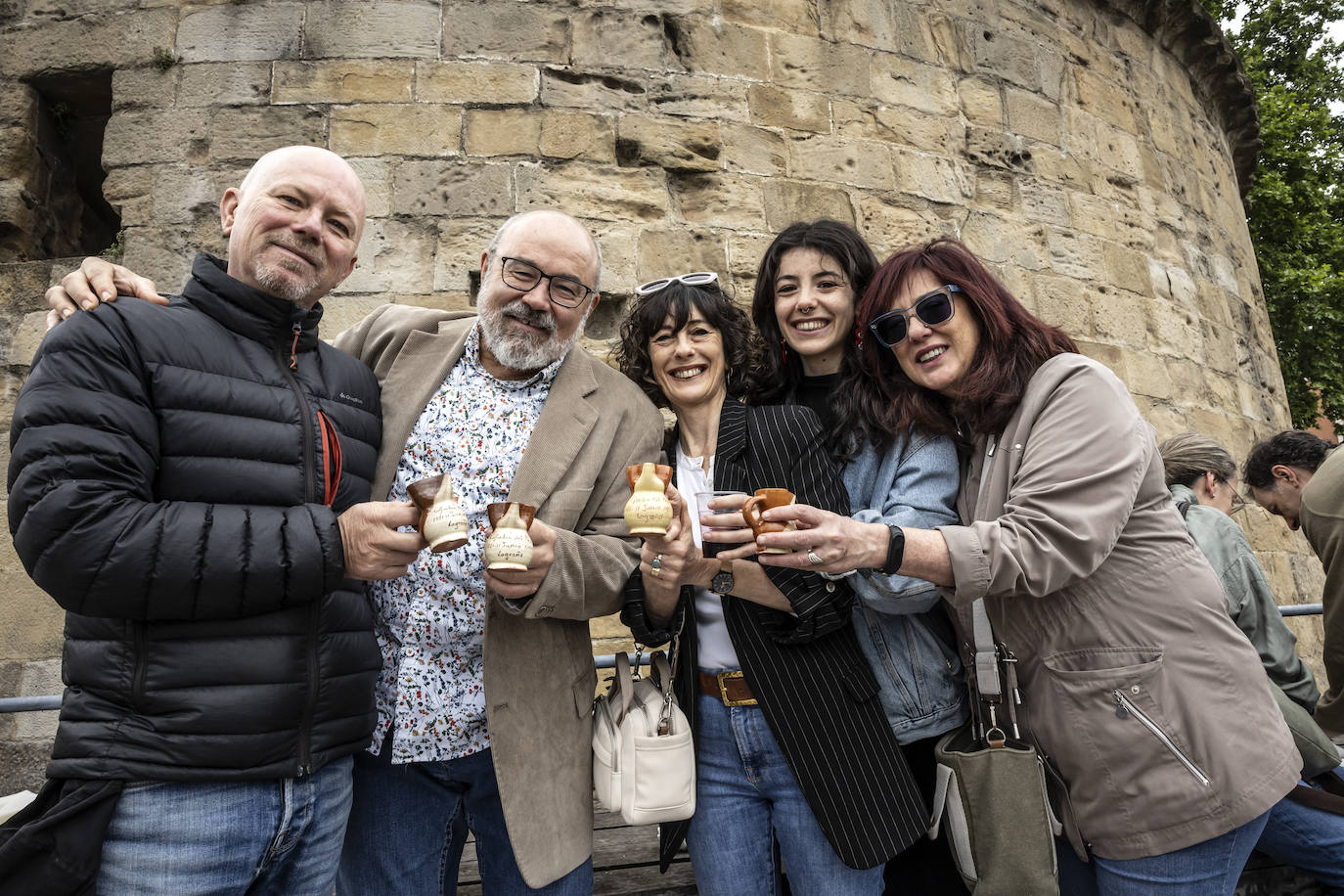 Logroño cumple con la tradición del reparto del pez