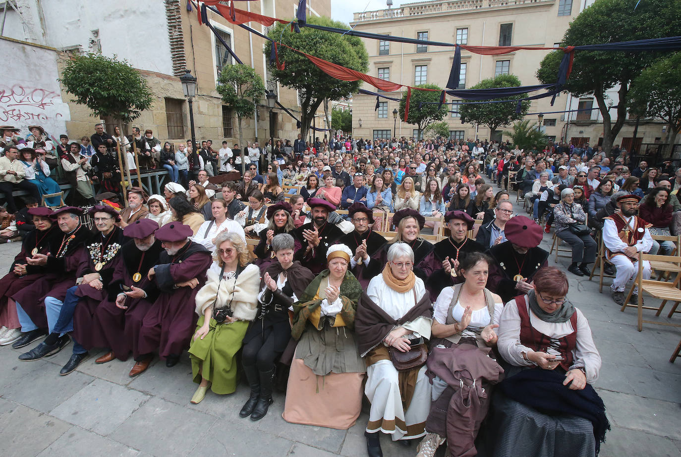 Homenaje a la Ciudad de Logroño. Llegada de Carlos V y entrega de la Flor de Lis al Escudo de Logroño