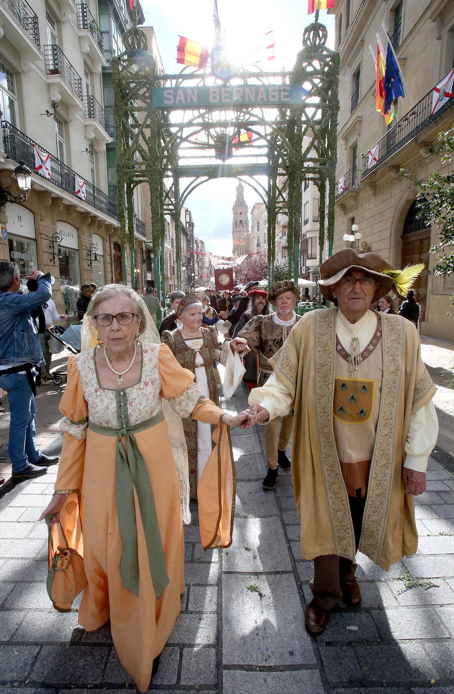 Homenaje a la Ciudad de Logroño. Llegada de Carlos V y entrega de la Flor de Lis al Escudo de Logroño