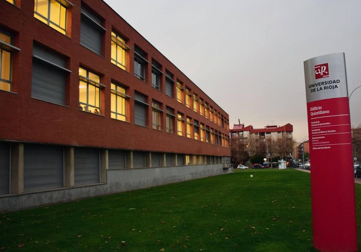 El Aula Magna del Edificio Quintiliano acoge una sesión informativa de la UR sobre admisión y matrícula