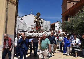 Ayer procesión y hoy cohete en Pradejón