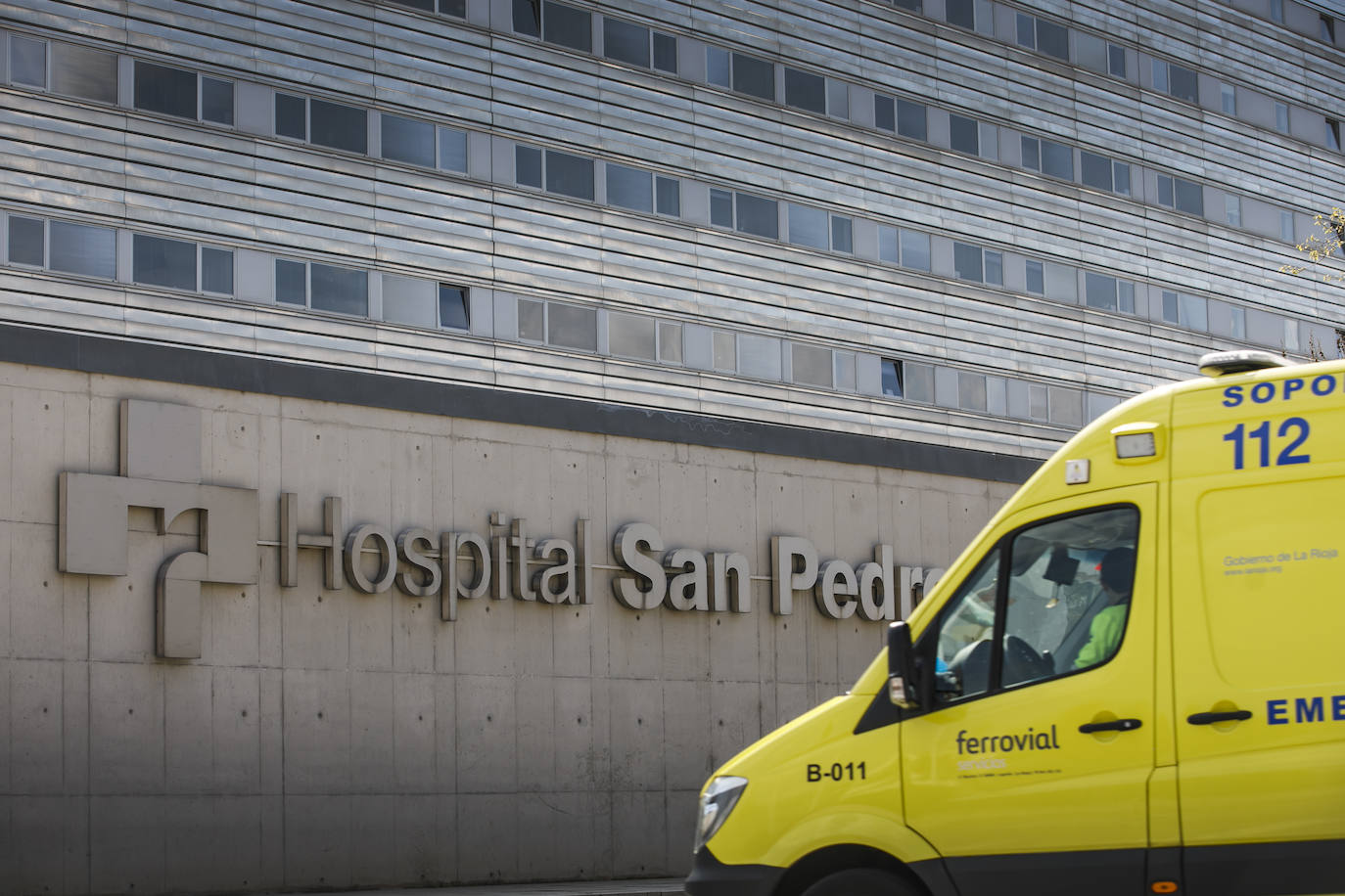 Trasladado al San Pedro un ciclista de 20 años tras sufrir una caída en Logroño