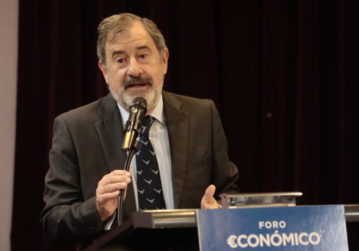 «Vivimos por encima de nuestras posibilidades y gastamos lo que no tenemos»