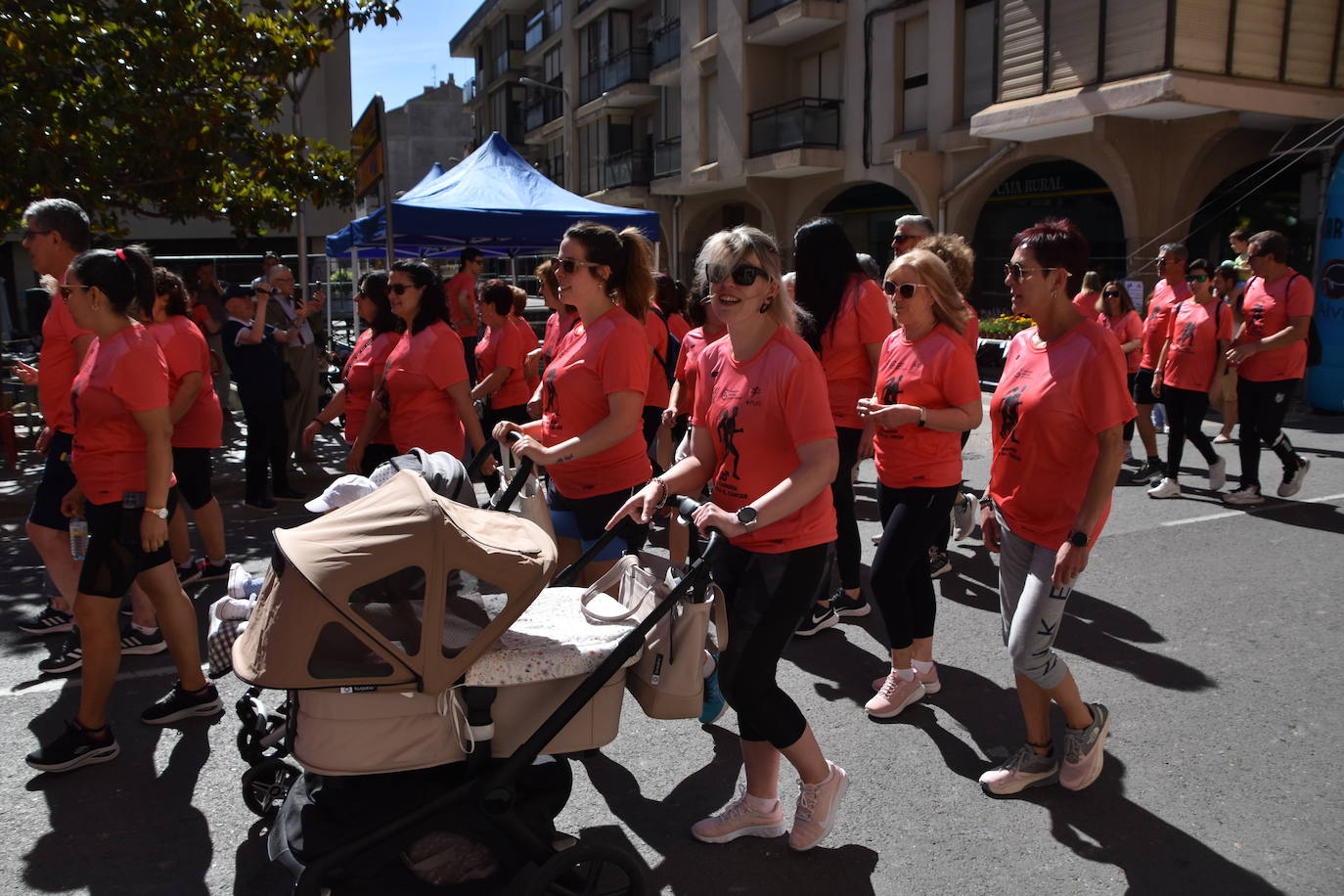 Deporte en la calle y VIII carrera a favor de la AECC en Autol