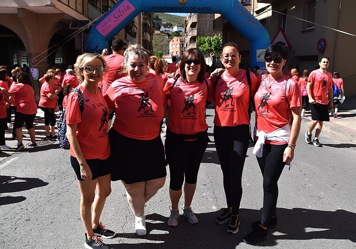 Deporte en la calle y VIII carrera a favor de la AECC en Autol
