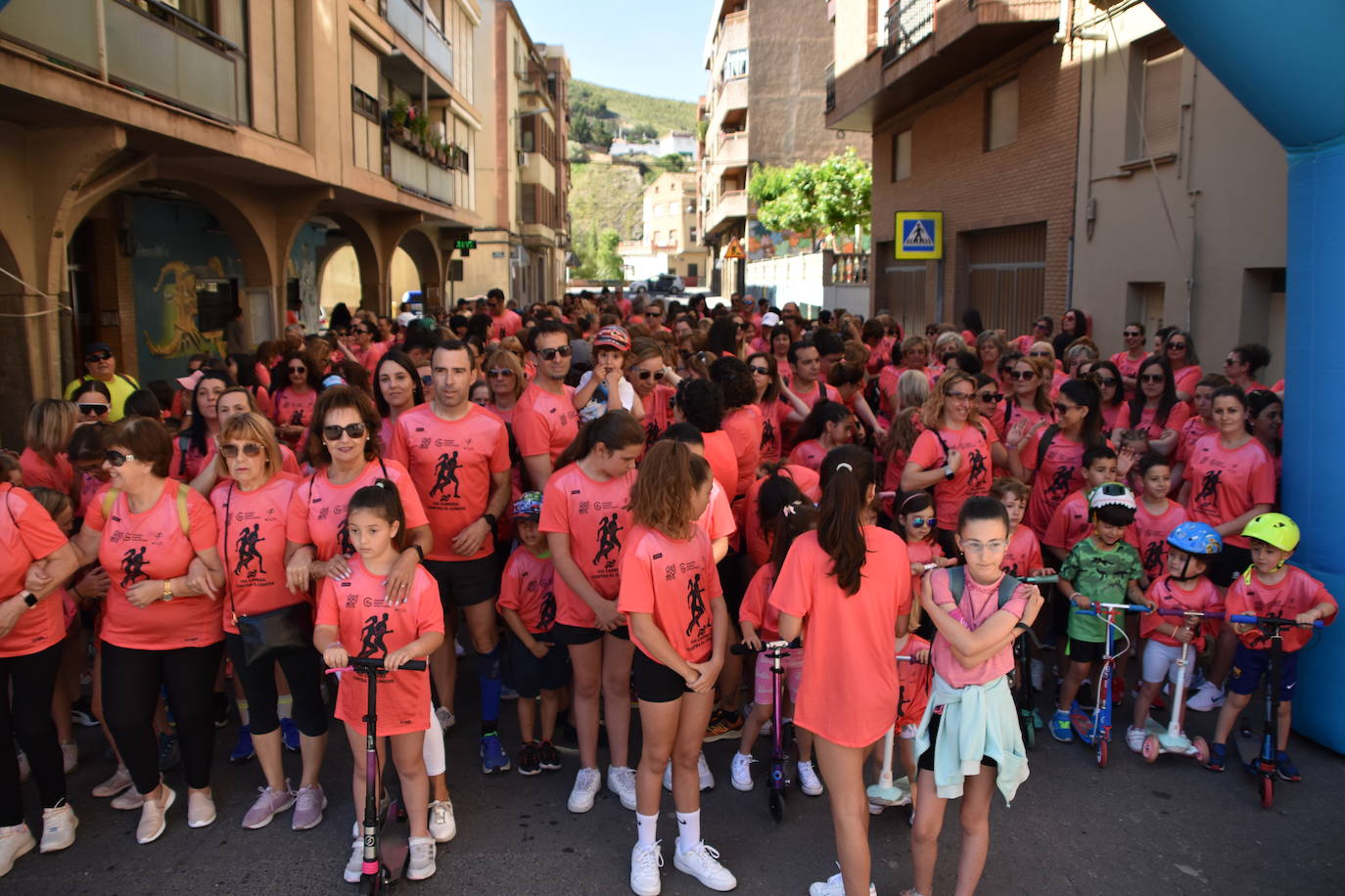 Deporte en la calle y VIII carrera a favor de la AECC en Autol