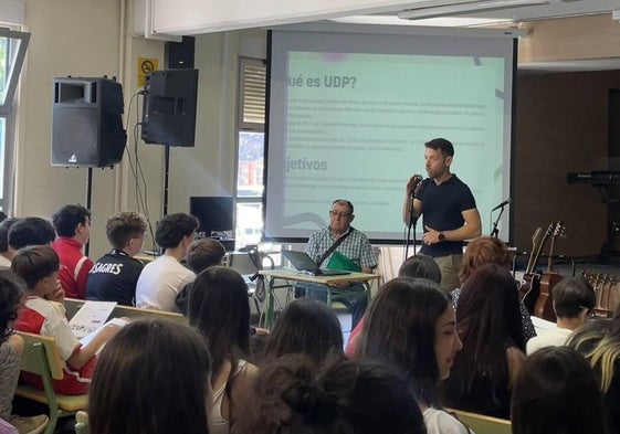 Joaquín Mata (UDP La Rioja) y Pedro Ruiz (UDP), durante el coloquio.