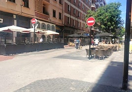 Terrazas en Doctores Castroviejo, en la zona de las Cien Tiendas.