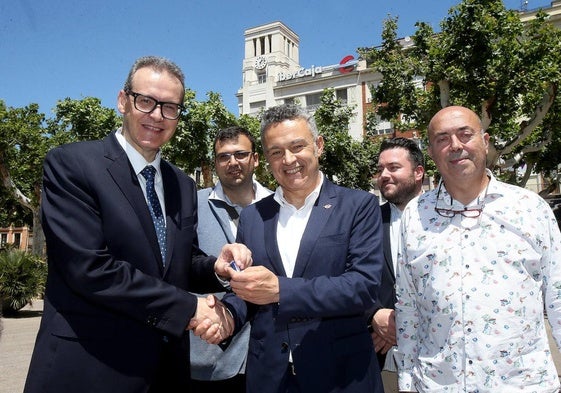 Acto de entrega de llaves en El Espolón este miércoles.