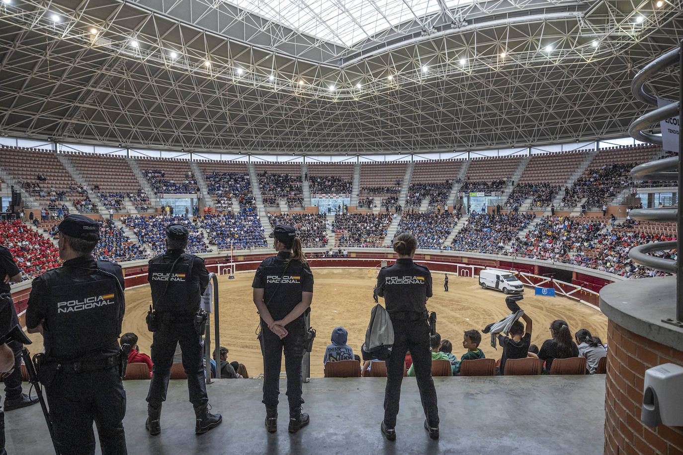 Exhibición de la Policía Nacional para niños en La Ribera