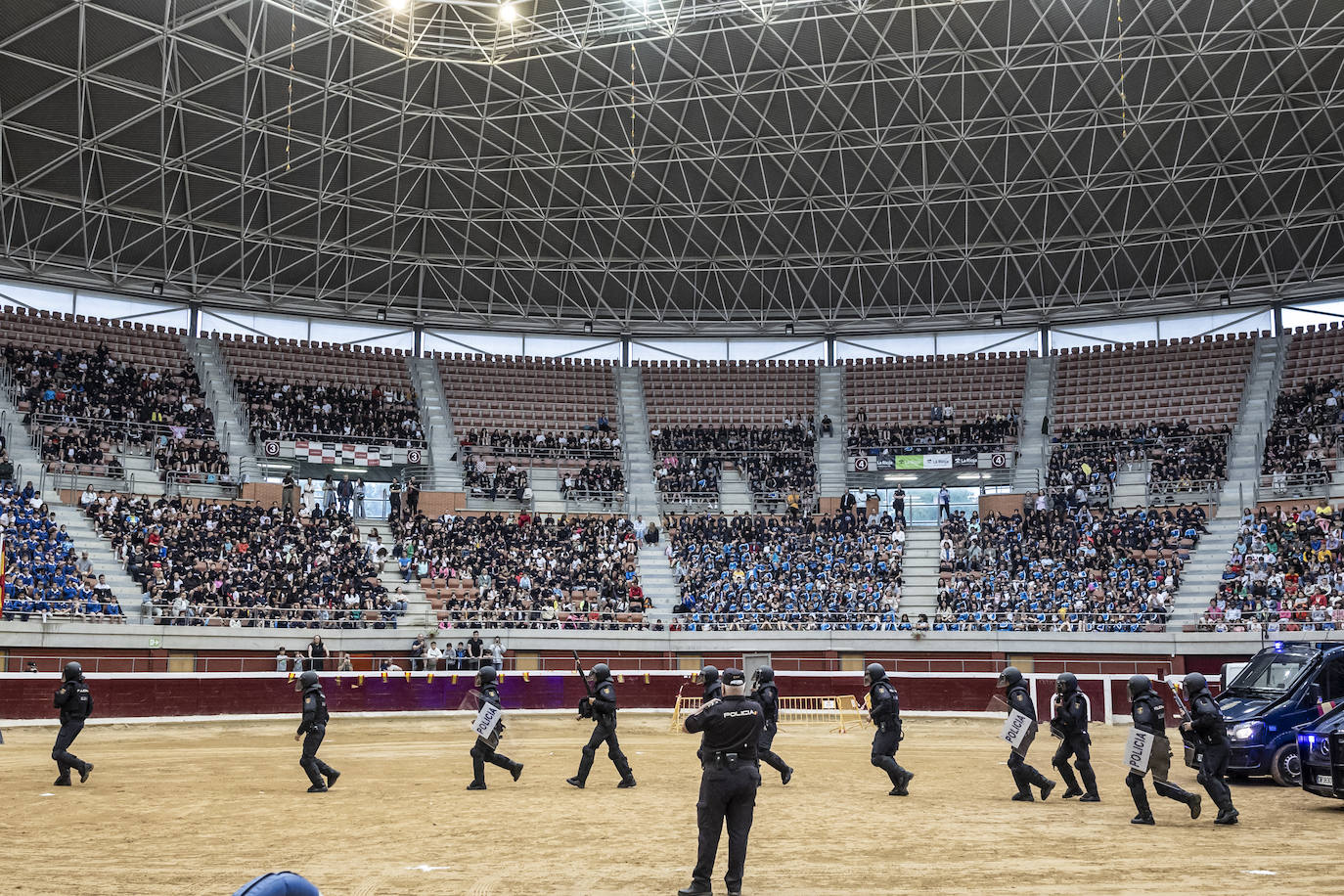 Exhibición de la Policía Nacional para niños en La Ribera