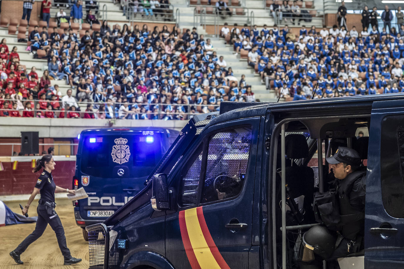 Exhibición de la Policía Nacional para niños en La Ribera