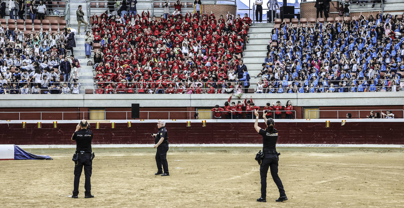 Exhibición de la Policía Nacional para niños en La Ribera