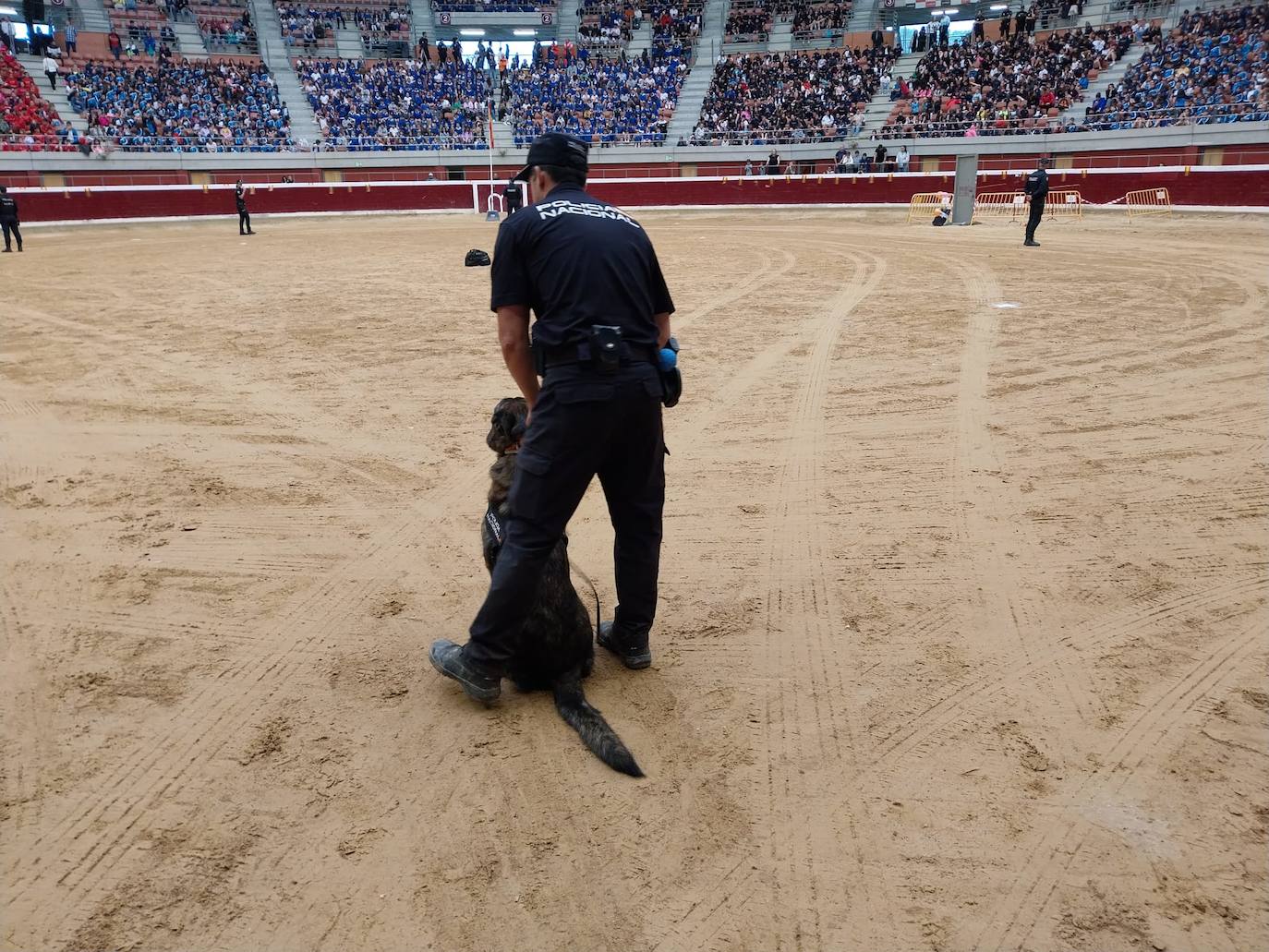 Exhibición de la Policía Nacional para niños en La Ribera