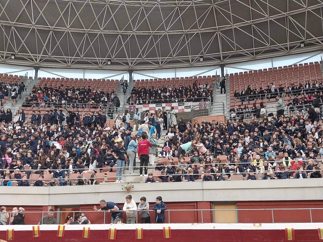 Exhibición de la Policía Nacional para niños en La Ribera