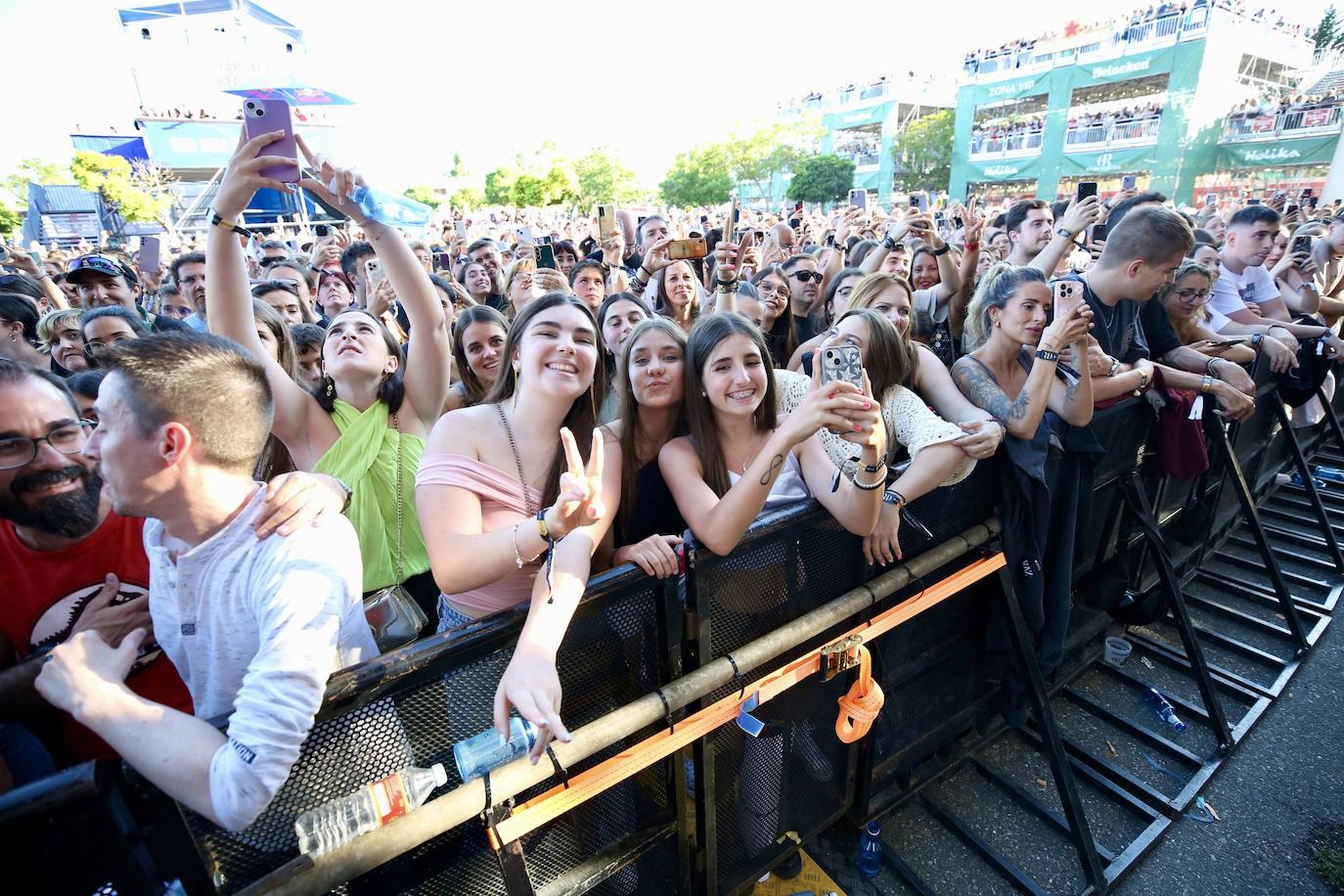 El público vibra con La oreja de Van Gogh