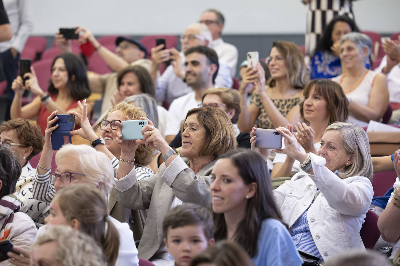 Graduación de adultos en la Universidad de la Experiencia