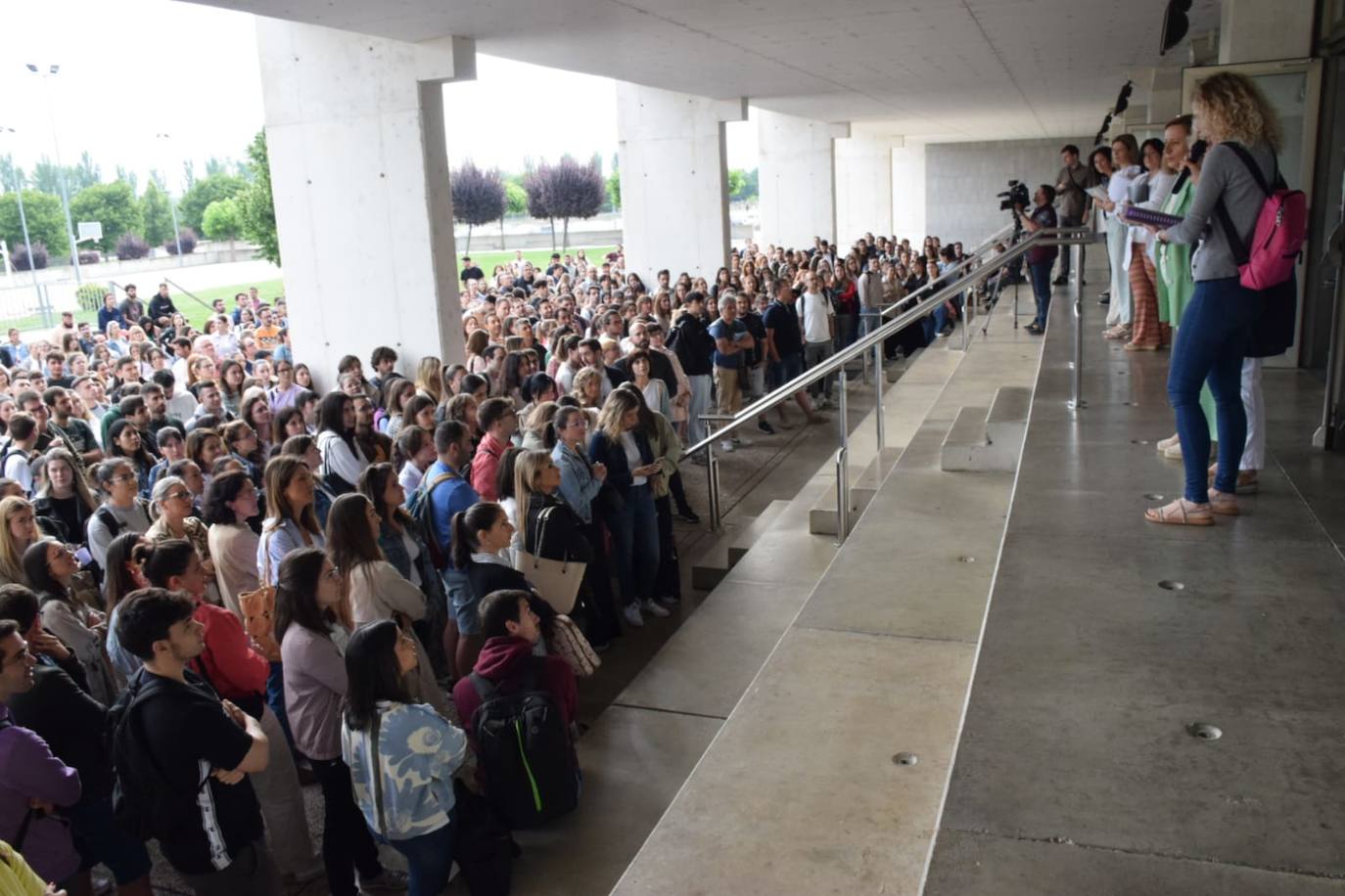 Cientos de aspirantes, en las oposiciones de Educación