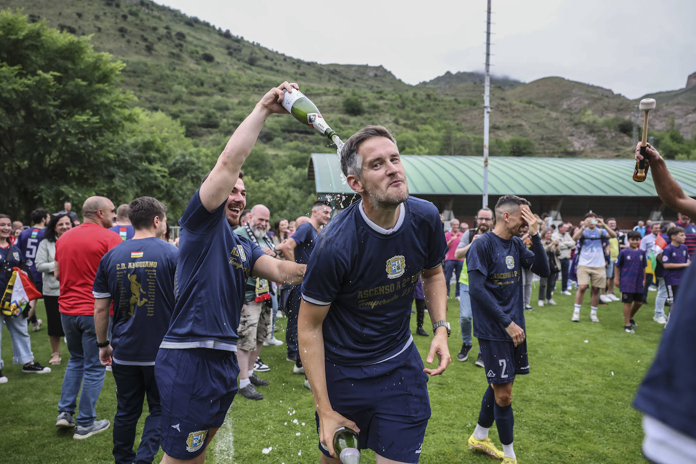 Anguiano celebra el ascenso de su equipo a Segunda Federación