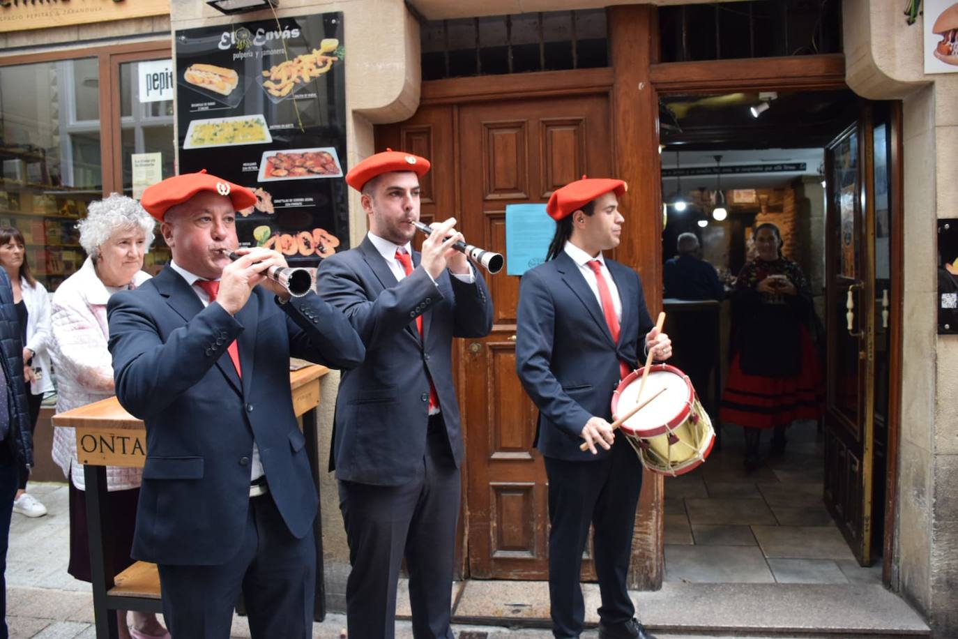 La calle San Juan ya está de fiesta