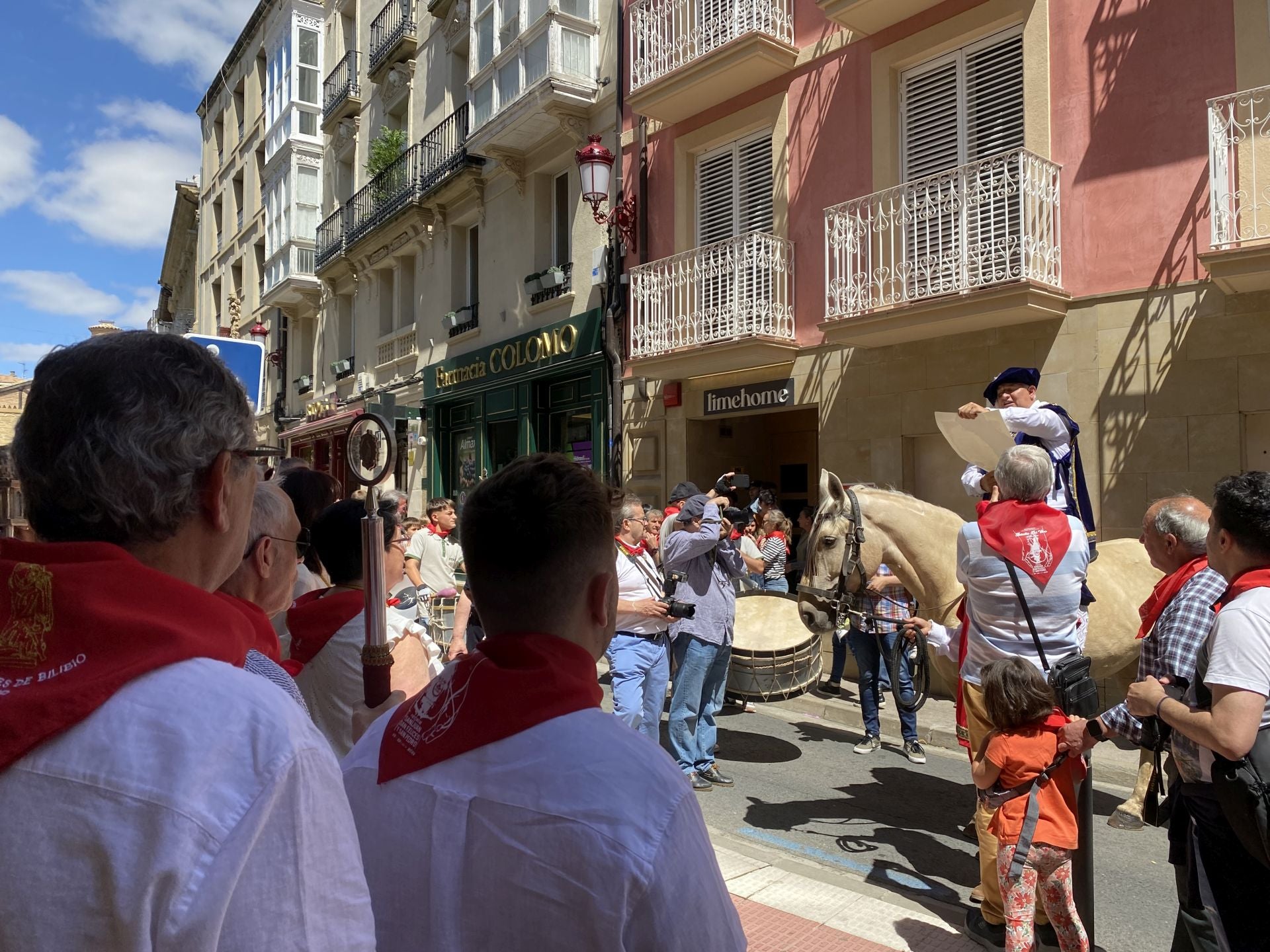 El disparo del cohete en Haro, en imágenes