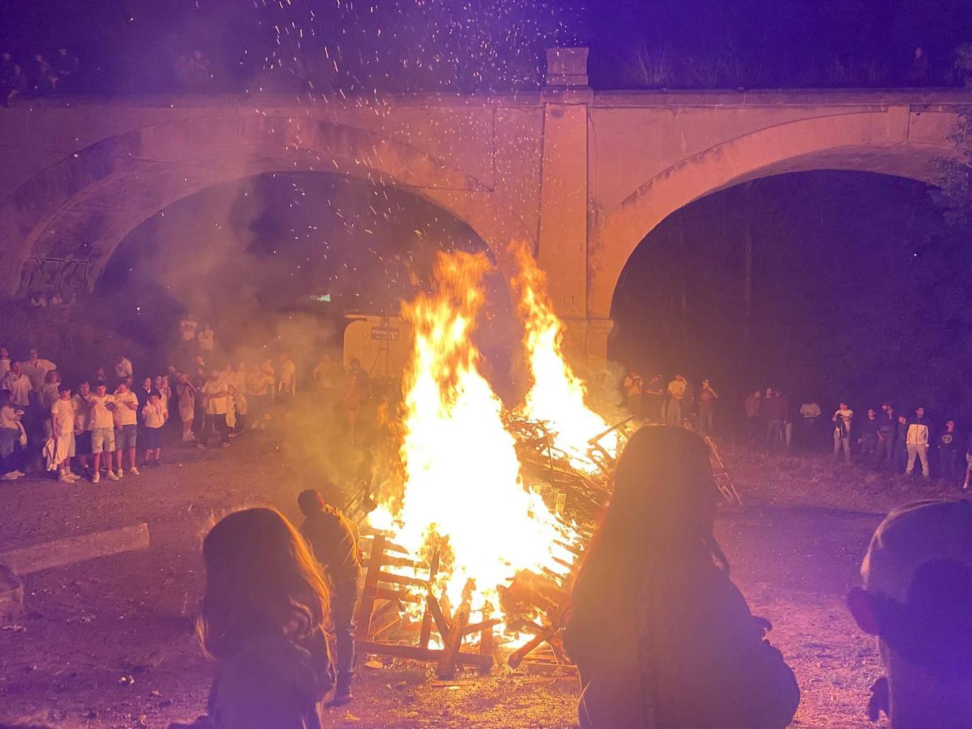 Las hogueras de San Juan arden en toda La Rioja