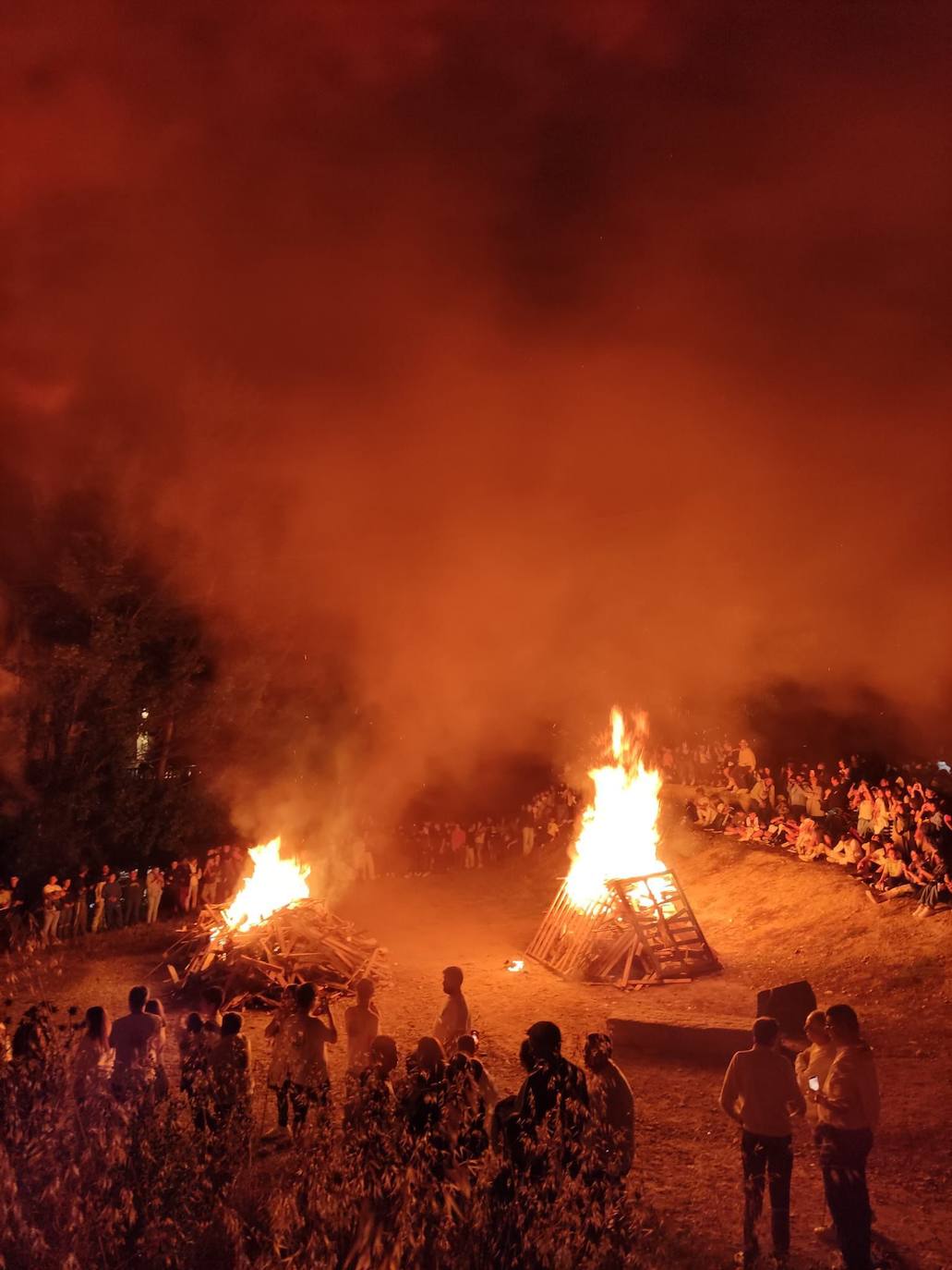 Las hogueras de San Juan arden en toda La Rioja