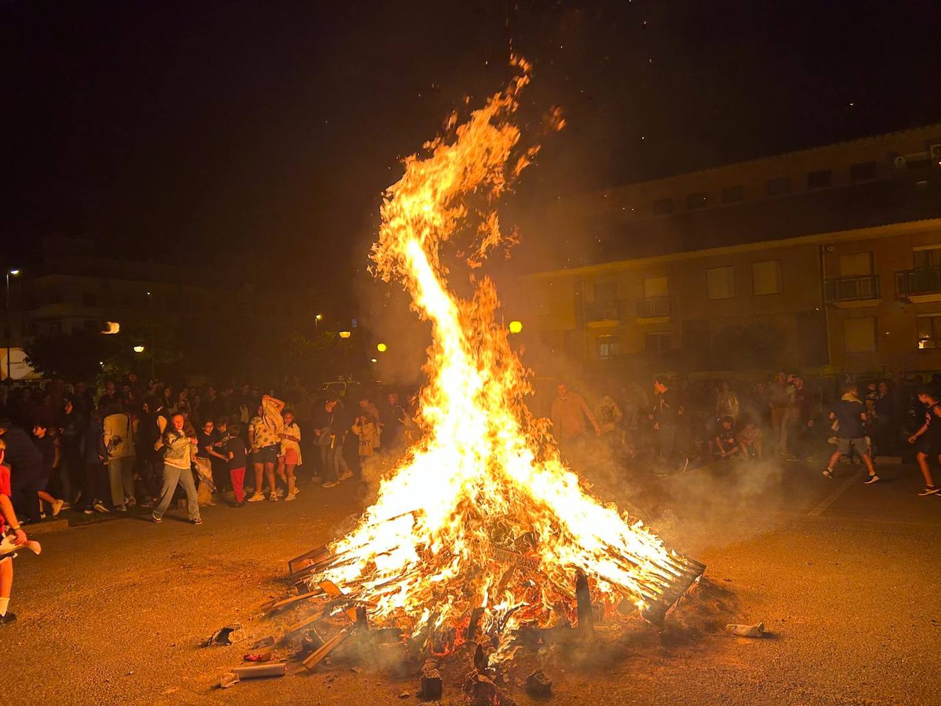 Las hogueras de San Juan arden en toda La Rioja