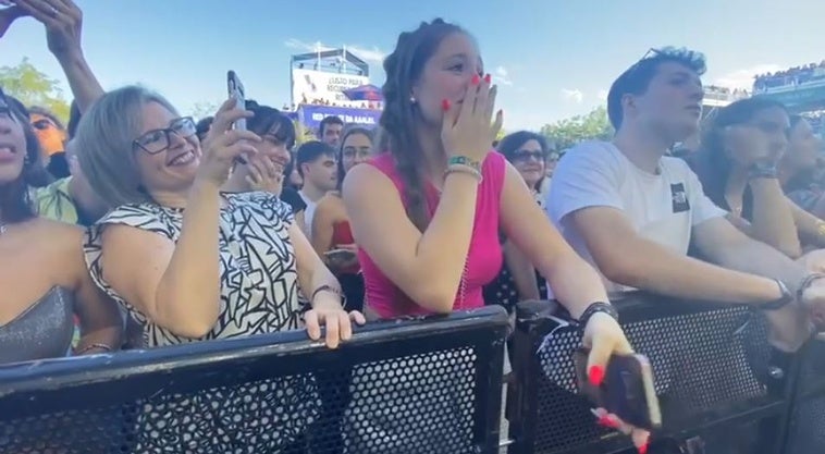 Maite y Naiara, en primera fila del concierto de La Oreja de Van Gogh