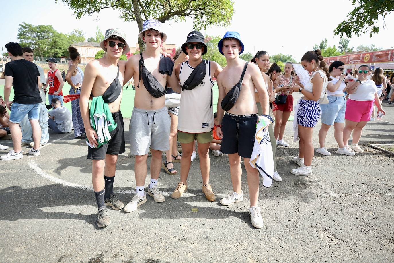 Inauguración de Holika con Raul Clyde como sorpresa