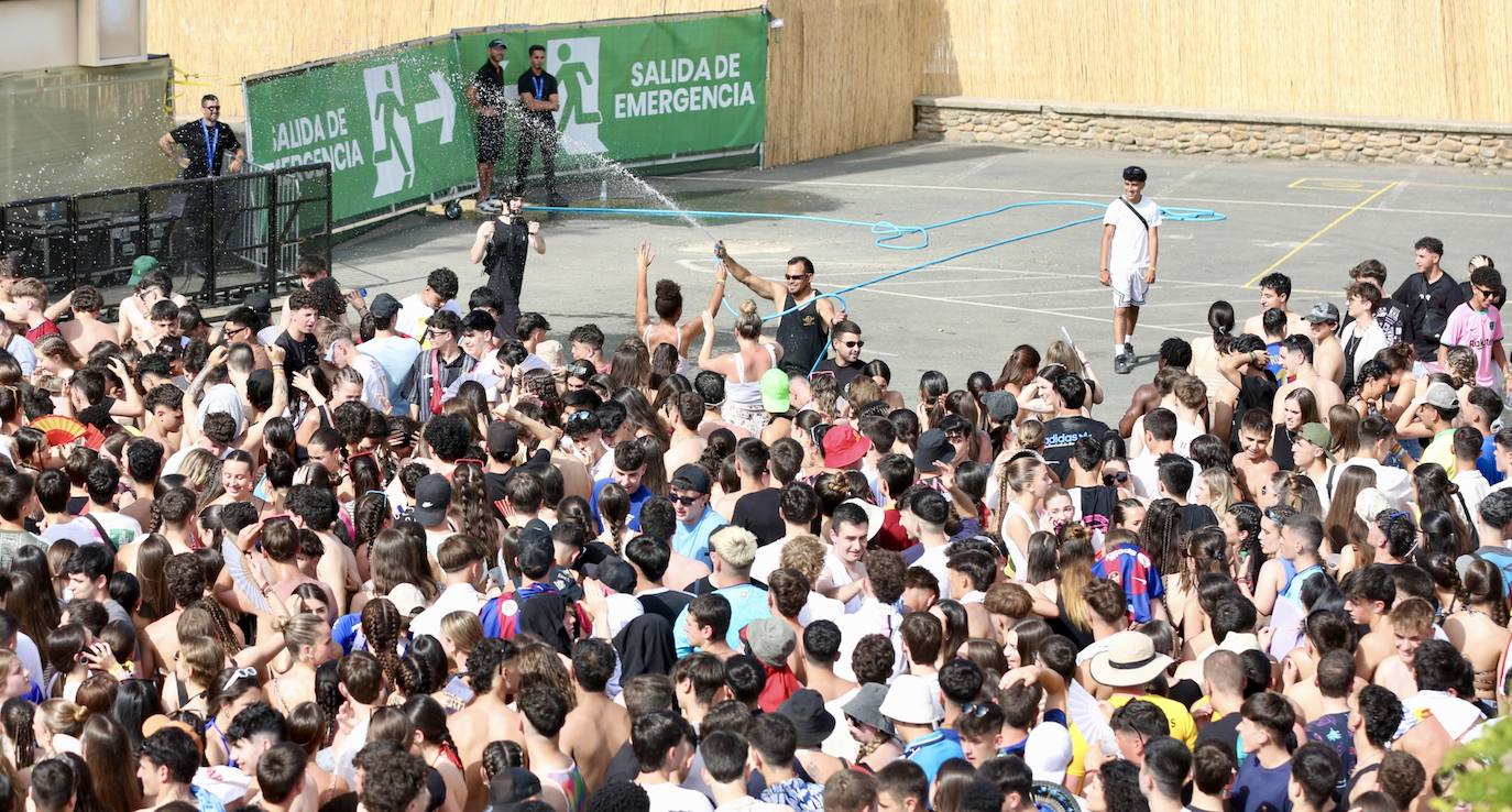 Inauguración de Holika con Raul Clyde como sorpresa