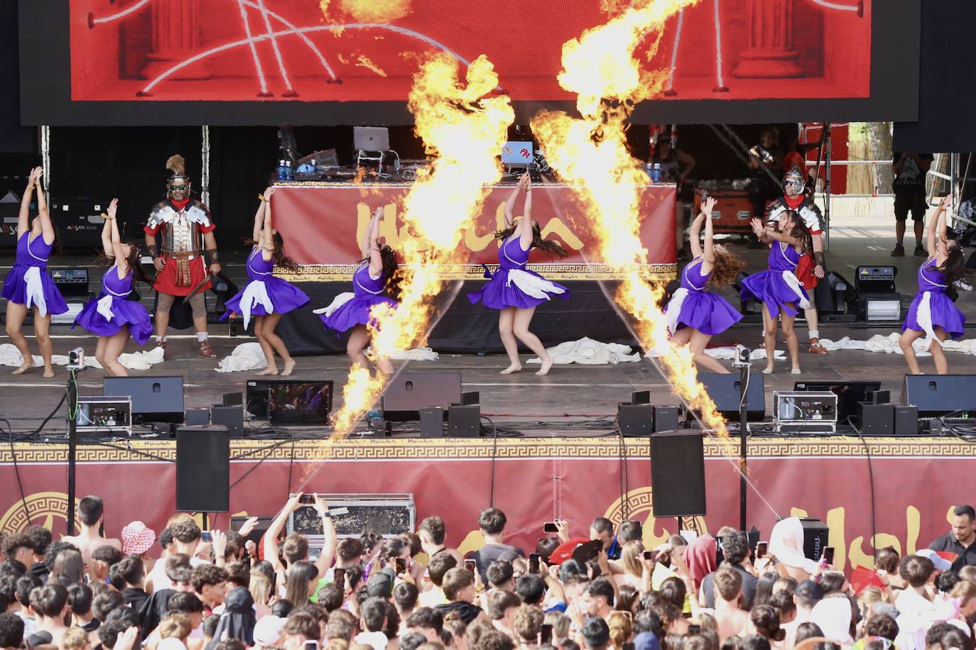 Inauguración de Holika con Raul Clyde como sorpresa