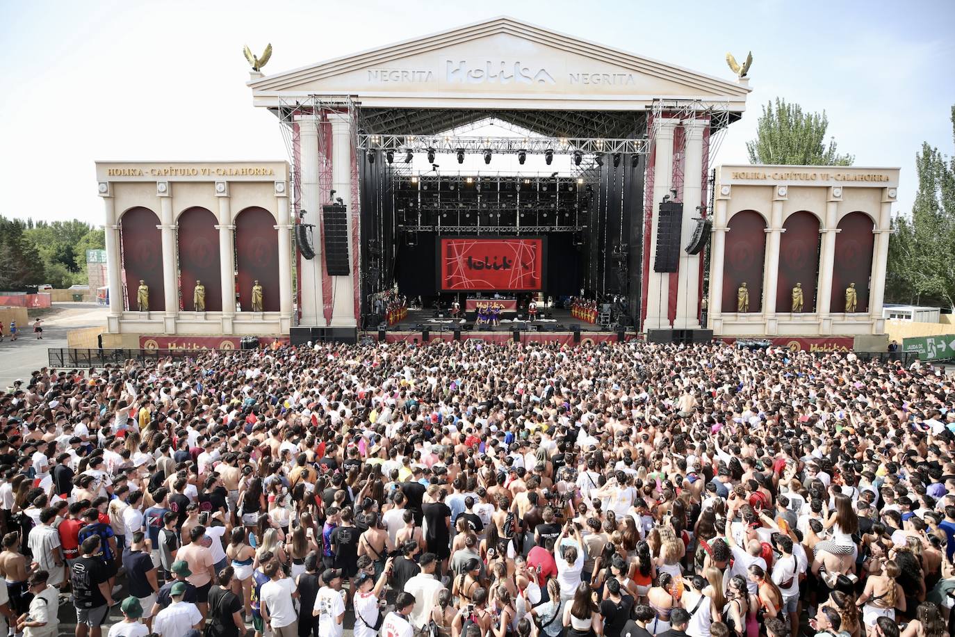 Inauguración de Holika con Raul Clyde como sorpresa