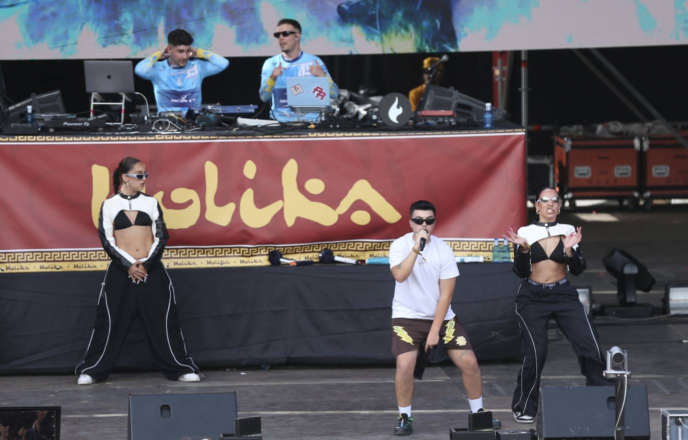 Inauguración de Holika con Raul Clyde como sorpresa