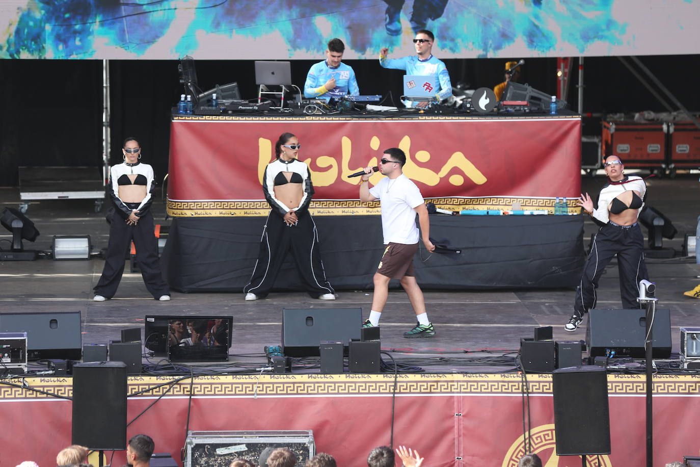 Inauguración de Holika con Raul Clyde como sorpresa