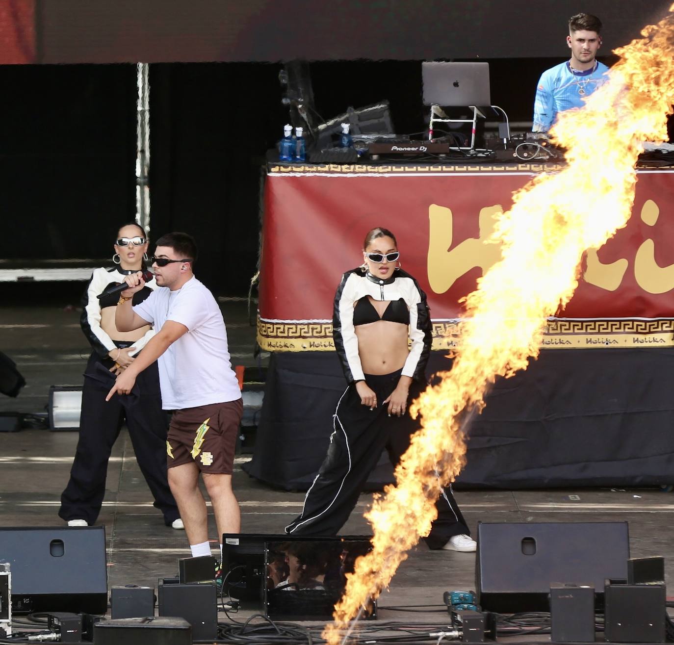 Inauguración de Holika con Raul Clyde como sorpresa