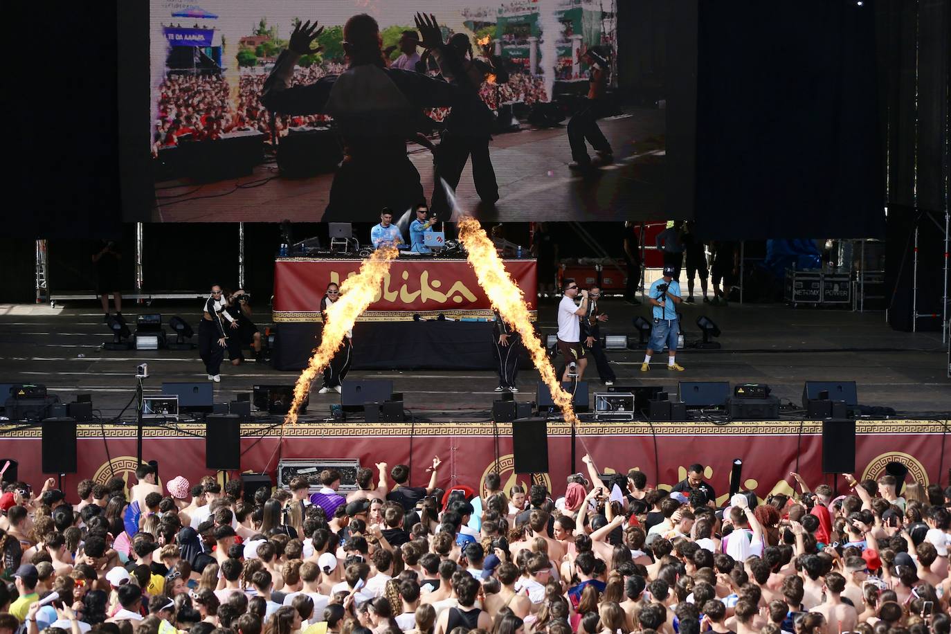 Inauguración de Holika con Raul Clyde como sorpresa