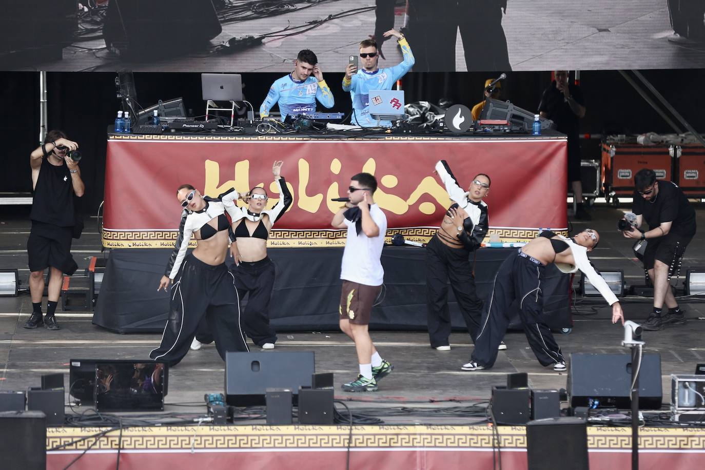 Inauguración de Holika con Raul Clyde como sorpresa