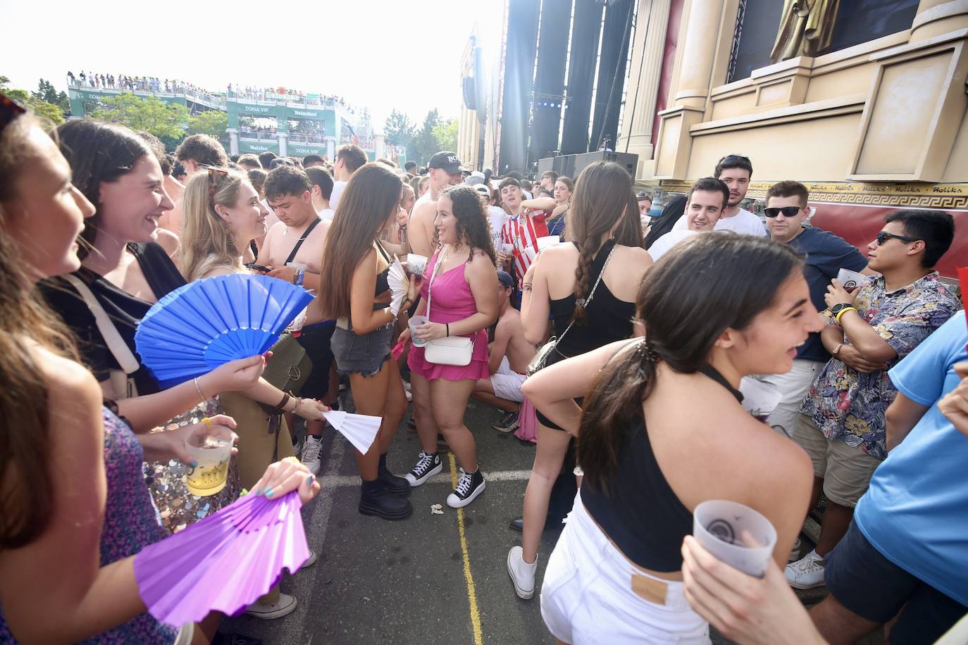 Inauguración de Holika con Raul Clyde como sorpresa