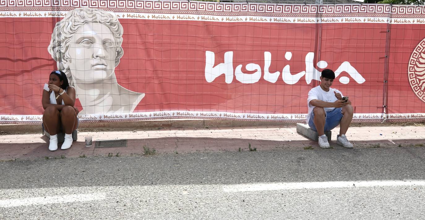 Inauguración de Holika con Raul Clyde como sorpresa