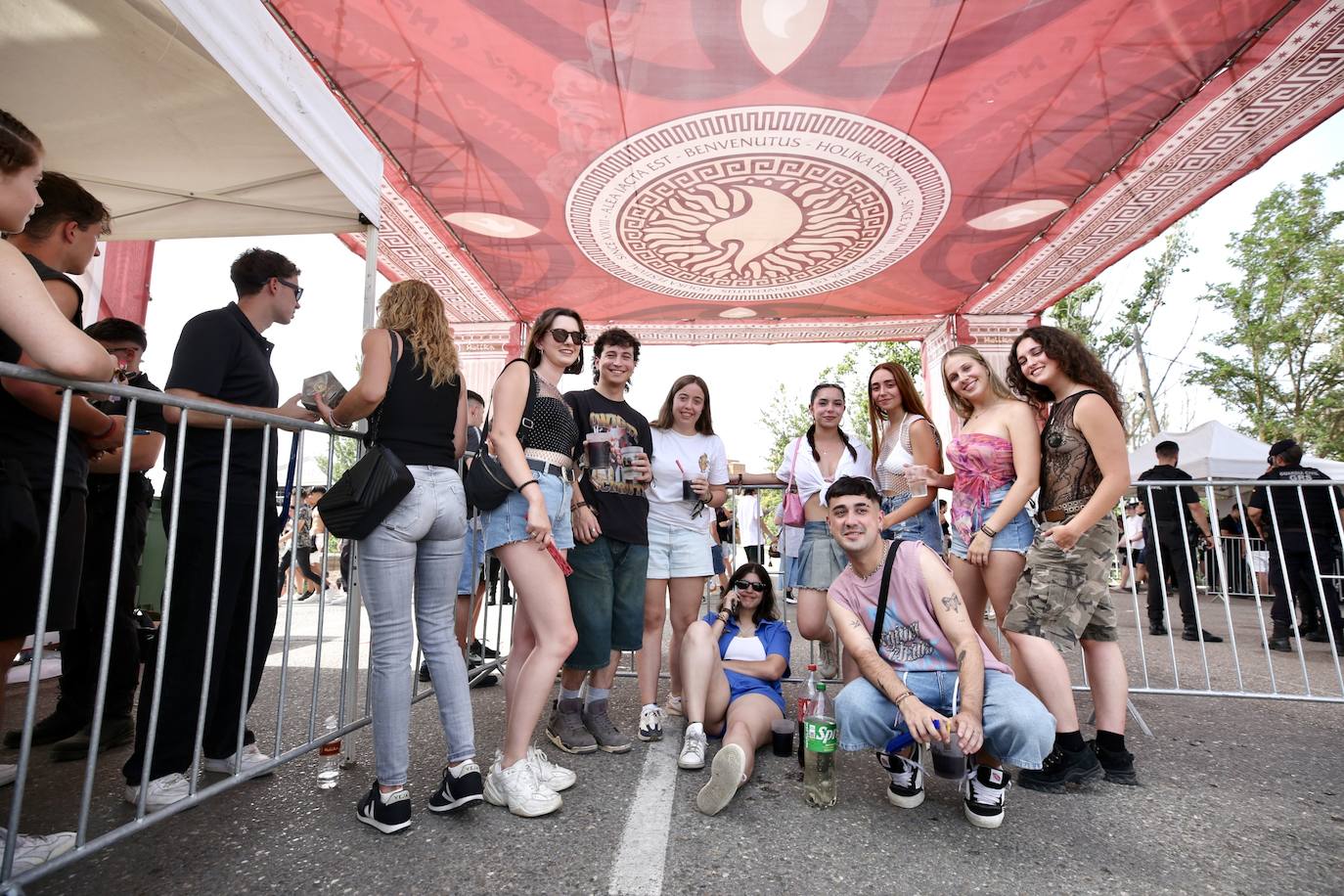 Inauguración de Holika con Raul Clyde como sorpresa